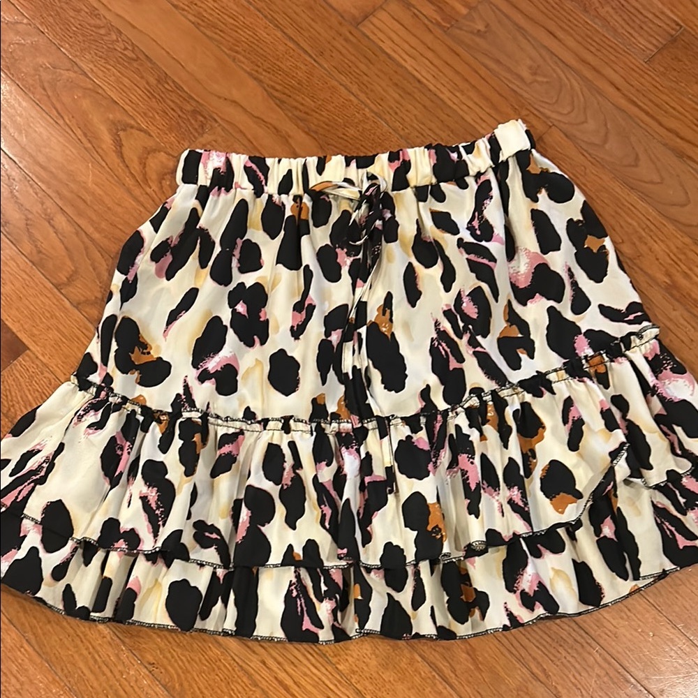 Skirt animal print Sz Large. Ruffle hem.